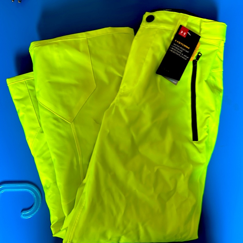 NWT Under Amour flourescent ski pants.